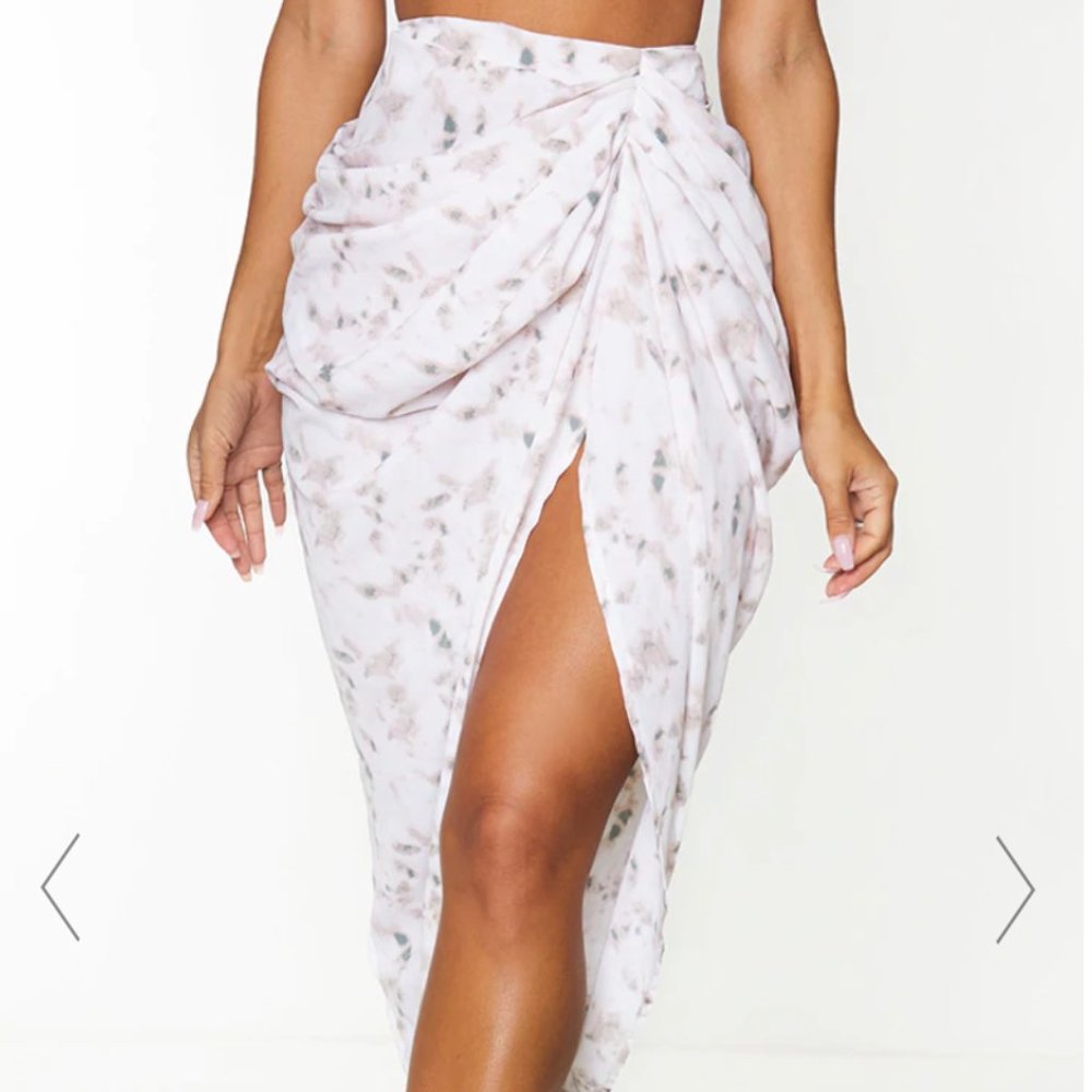 (NWT) - RUCHED SIDE MIDI SKIRT - PRETTY LITTLE THING